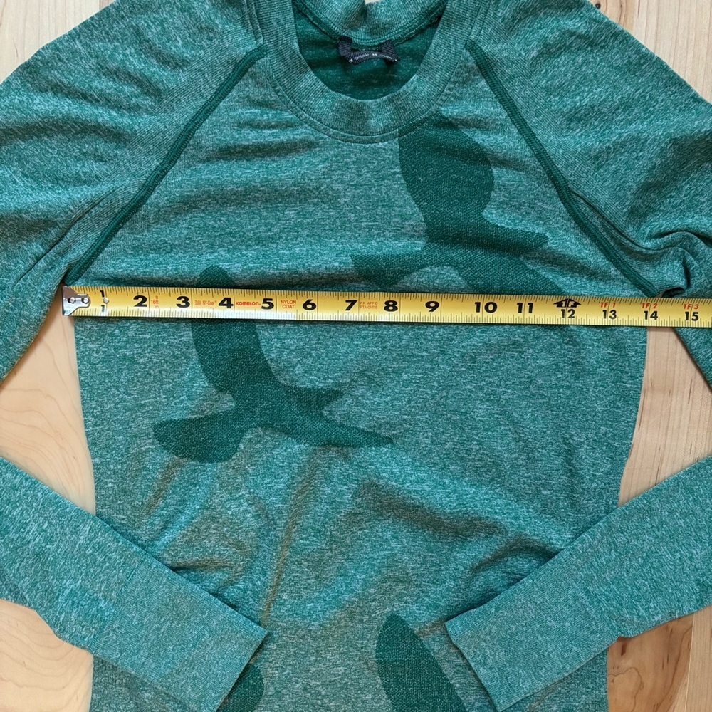 Oiselle Flyte Long Sleeve Seamless Active Shirt w/Thumbholes in Shelly Green - Picture 9 of 9